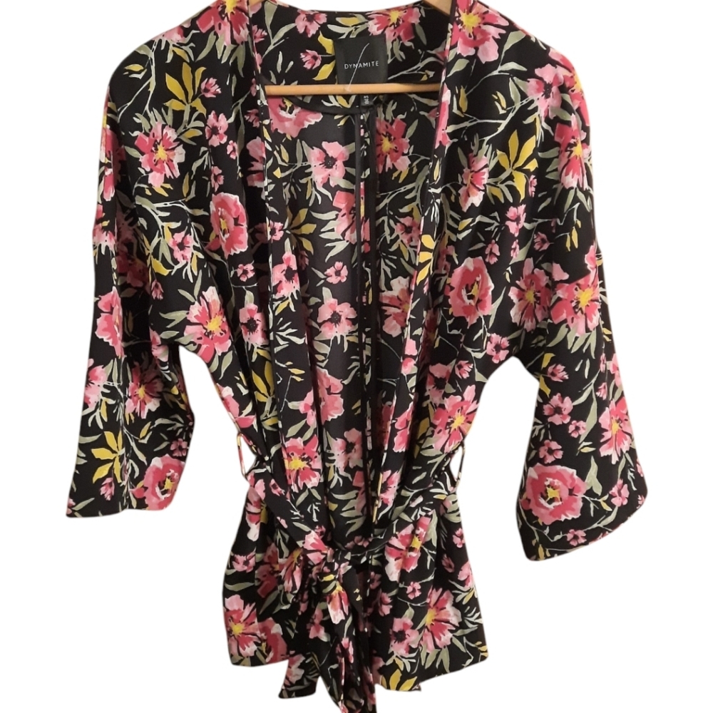 Dynamite‎ Small floral kimono